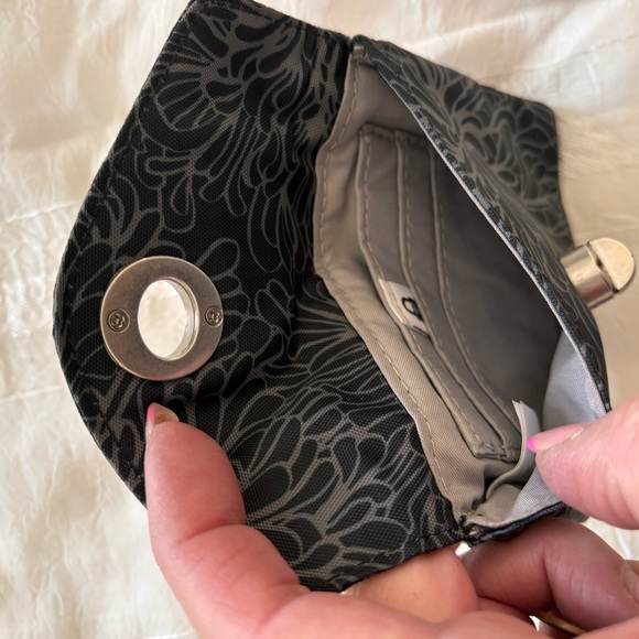 4 -piece set handbag, card wallet, wristlet and small clip on accessories pouch. - Picture 5 of 10